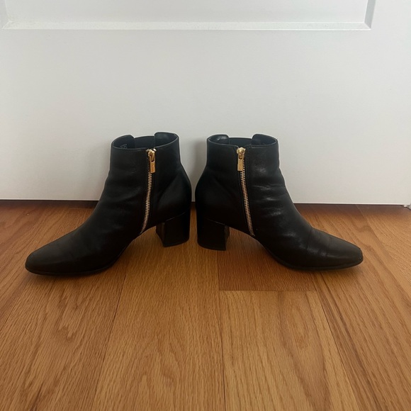Calvin Klein black leather ankle bootie size 6.5 - Picture 1 of 9